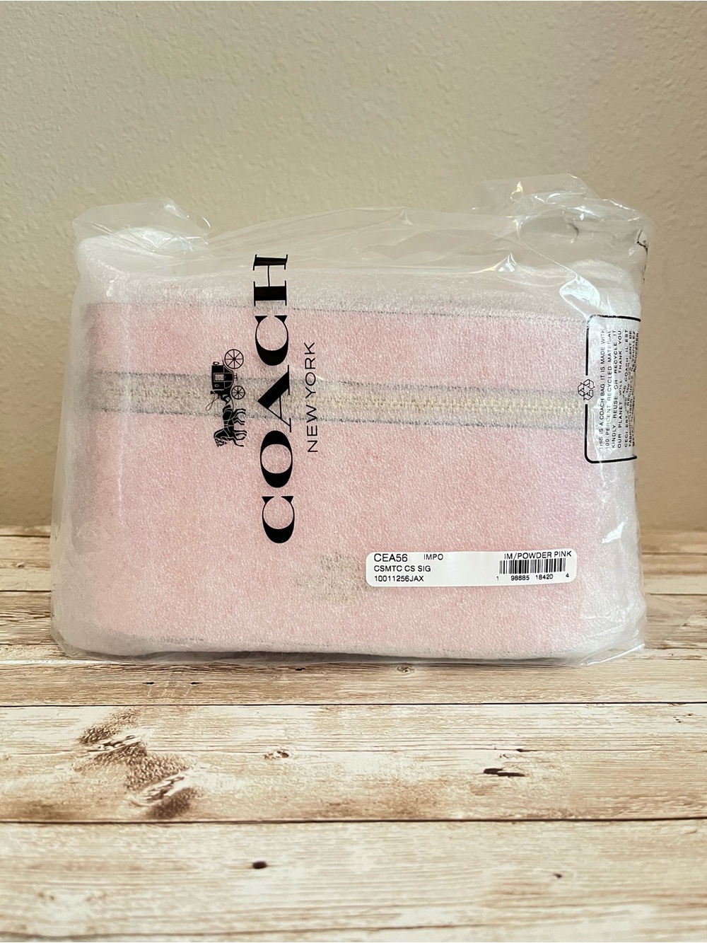 Coach Cosmetic Case
In Signature Canvas Powder Pink🎀